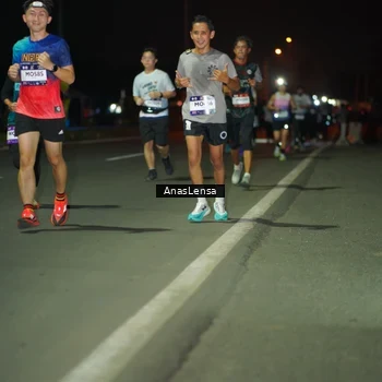 Runner Photo 7634657