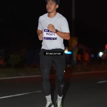 Runner Photo 7636010