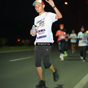 Runner Photo 7638040