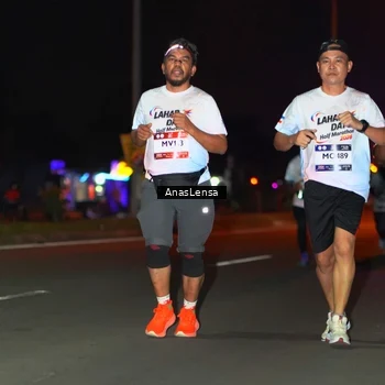 Runner Photo 7638272
