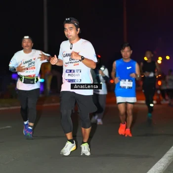 Runner Photo 7638293