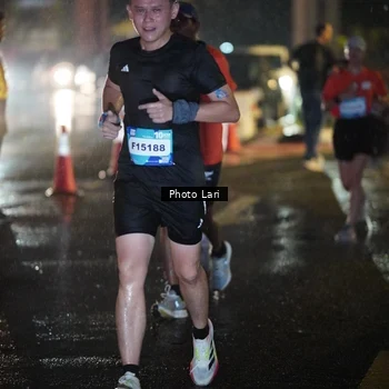 Runner Photo 7638345
