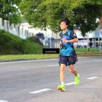 Runner Photo 7642445