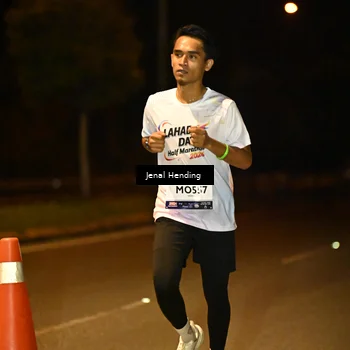 Runner Photo 7642483