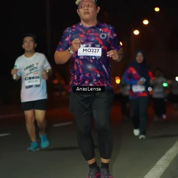 Runner Photo 7642495
