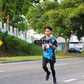 Runner Photo 7642880
