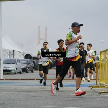 Runner Photo 7645178
