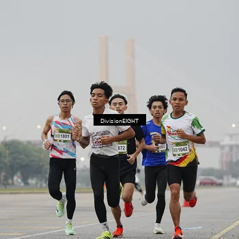 Runner Photo 7645459