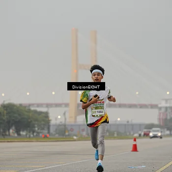 Runner Photo 7645563