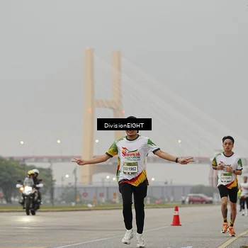 Runner Photo 7645615