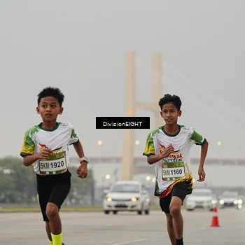 Runner Photo 7645676