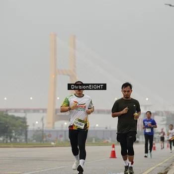 Runner Photo 7645692