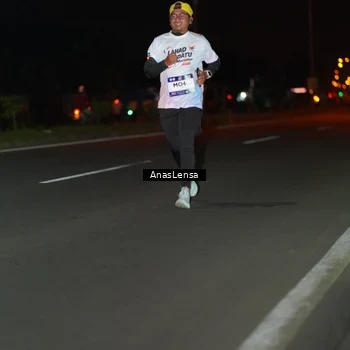 Runner Photo 7645708