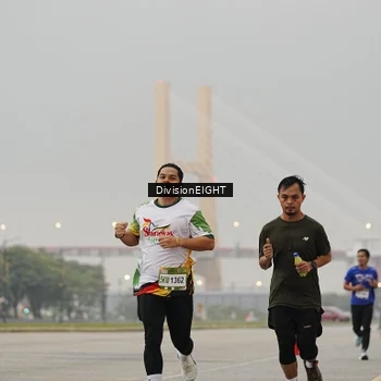Runner Photo 7645738