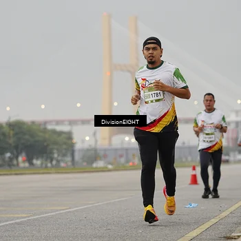 Runner Photo 7645918