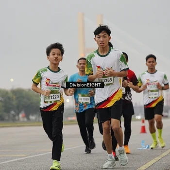 Runner Photo 7645946