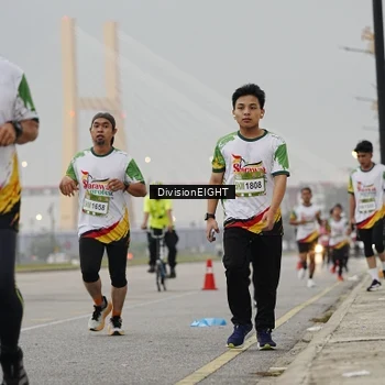 Runner Photo 7645996