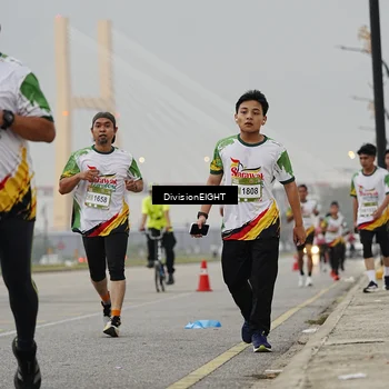 Runner Photo 7646029