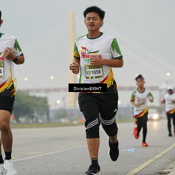Runner Photo 7646031
