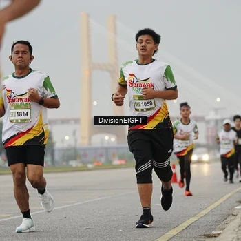 Runner Photo 7646040