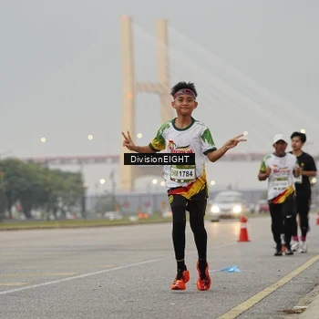 Runner Photo 7646043