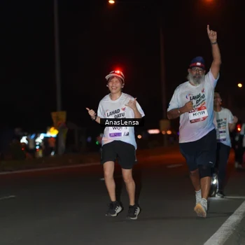 Runner Photo 7646072