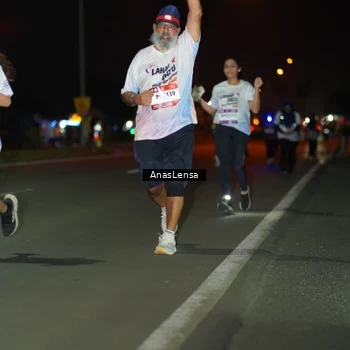 Runner Photo 7646075