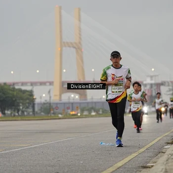 Runner Photo 7646215