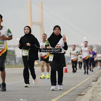 Runner Photo 7646425