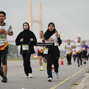 Runner Photo 7646465