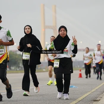 Runner Photo 7646530