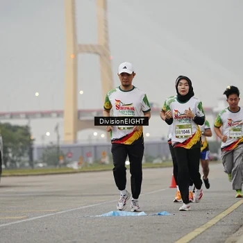 Runner Photo 7646564