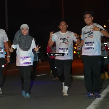 Runner Photo 7647025
