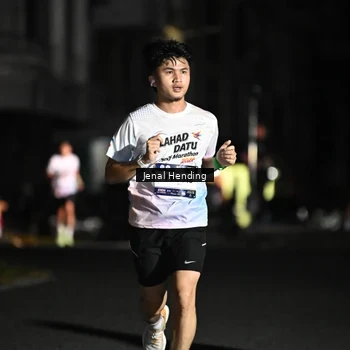 Runner Photo 7647437