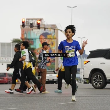 Runner Photo 7647554