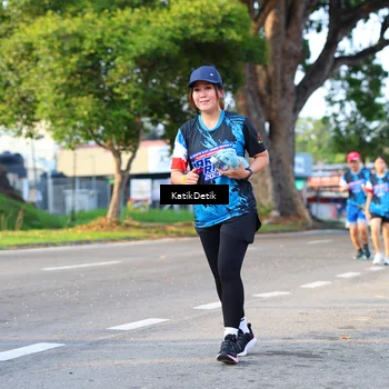 Runner Photo 7647849
