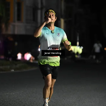 Runner Photo 7647868