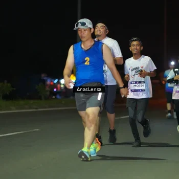 Runner Photo 7647873