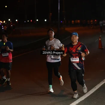 Runner Photo 7647900