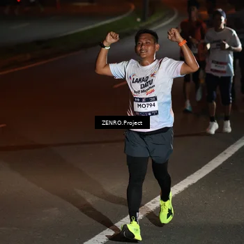 Runner Photo 7648012