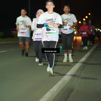 Runner Photo 7648028