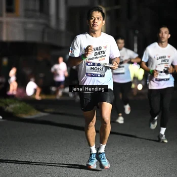 Runner Photo 7648032