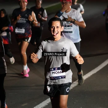 Runner Photo 7648038