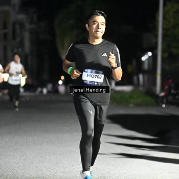 Runner Photo 7648074
