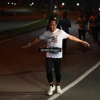 Runner Photo 7648142