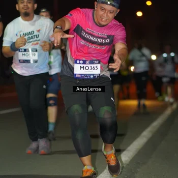 Runner Photo 7648463