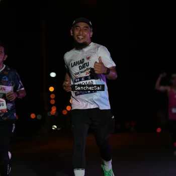 Runner Photo 7648504