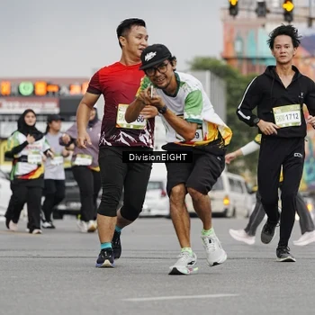 Runner Photo 7648596