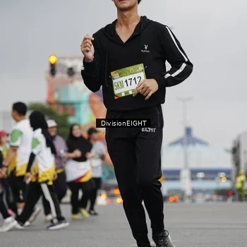 Runner Photo 7648607