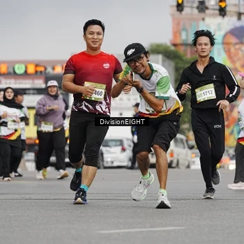 Runner Photo 7648615
